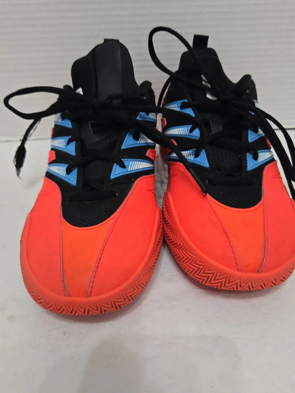 Adidas Youth Dame Certified 3 Low Solar Red Size US 6